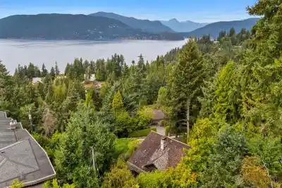 6035 EAGLERIDGE DRIVE, West Vancouver BC V7W 1W7