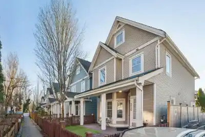 210 3000 RIVERBEND DRIVE, Coquitlam BC V3C 6R1