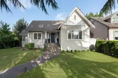 321 SIXTH AVENUE, New Westminster BC V3L 1T7