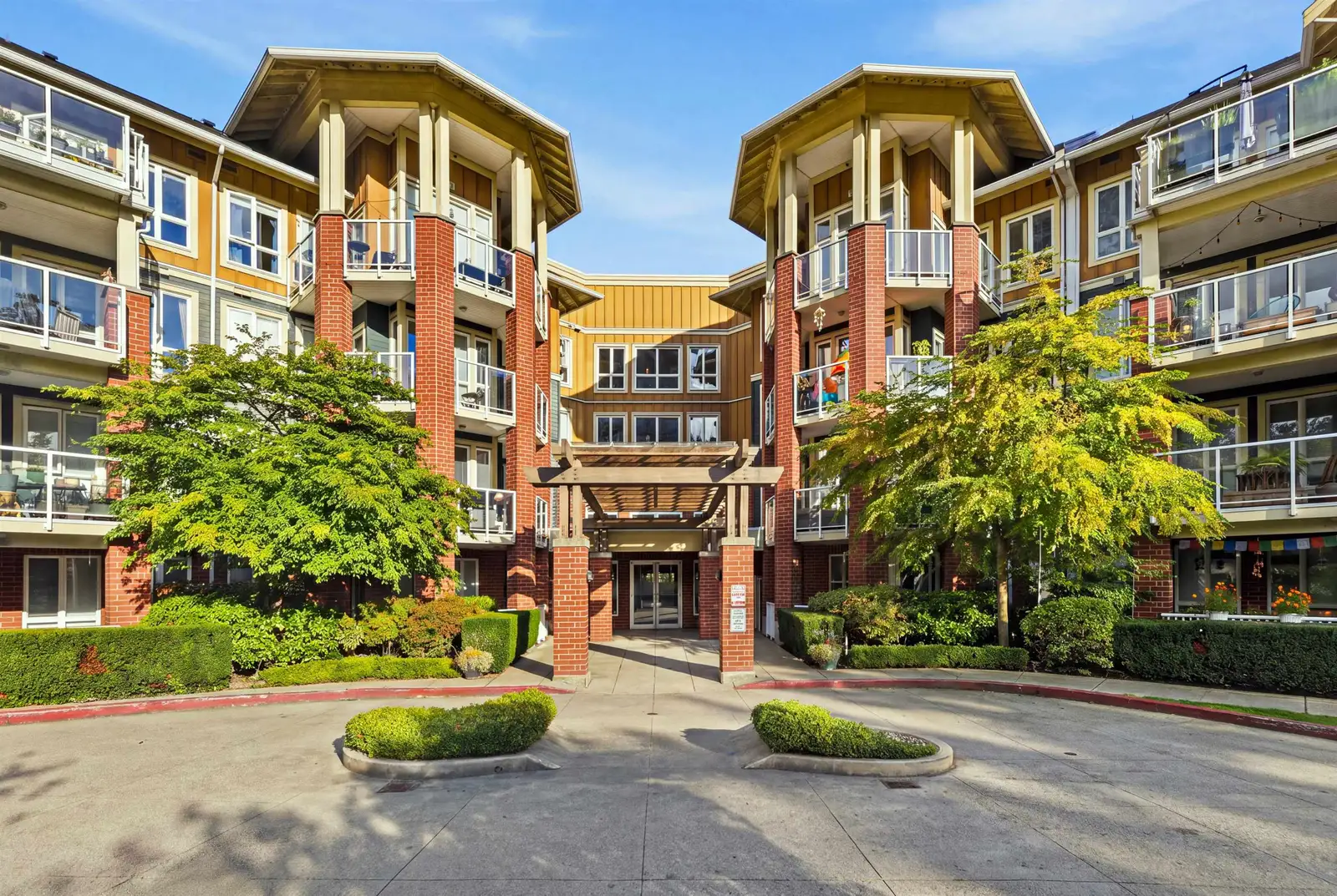 305 14 E ROYAL AVENUE, New Westminster BC V3L 5W5