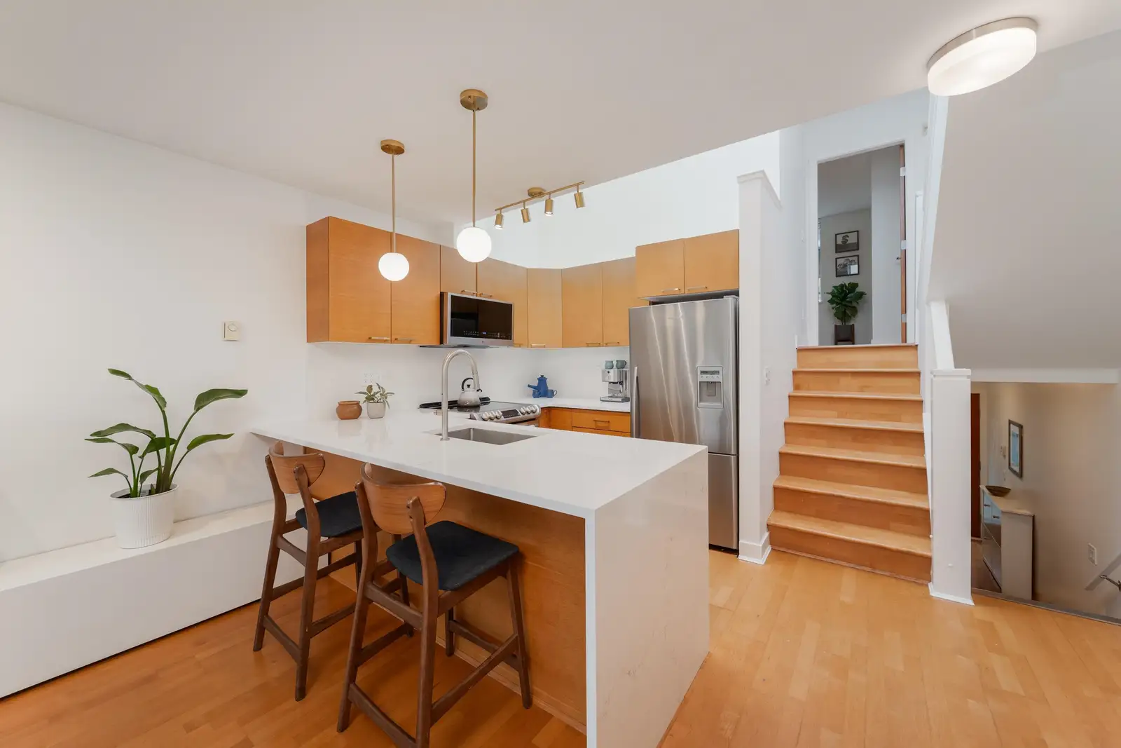 9 1250 W 6TH AVENUE, Vancouver BC V6H 1A5
