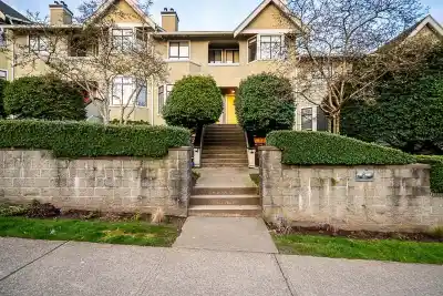 7 221 ASH STREET, New Westminster BC V3M 3M5