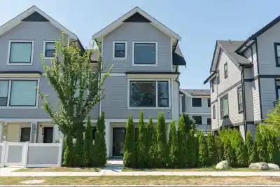 108 JARDINE STREET, New Westminster BC V3M 0M4