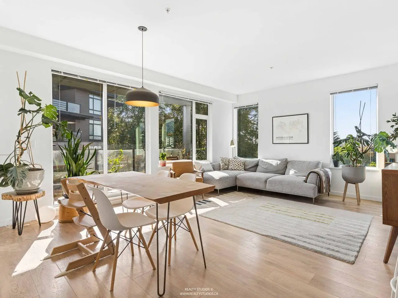 313 725 MARINE DRIVE, North Vancouver BC V7M 0G2