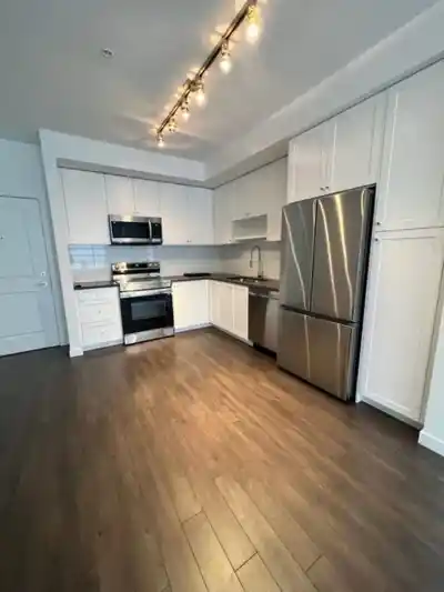 202 15815 85 AVENUE, Surrey BC V4N 6X5
