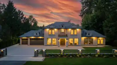 13909 28 AVENUE, Surrey BC V4P 1T5