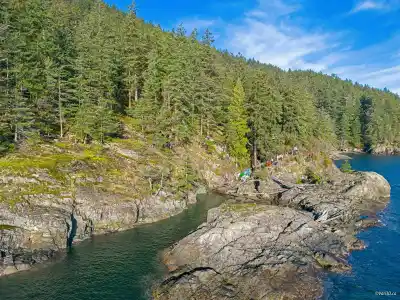 381 WATERFRONT, Bowen Island BC V0N 1G2