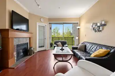 302 131 W 3RD STREET, North Vancouver BC V7M 1E7