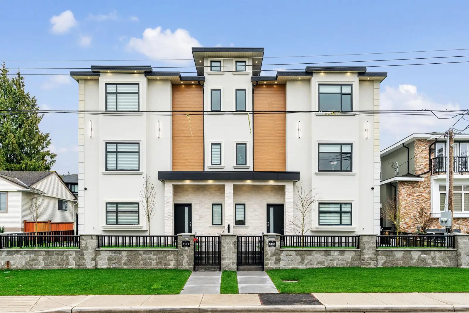 2 8464 15 AVENUE, Burnaby BC V3N 1Y2