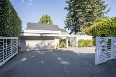 2547 CRESCENT DRIVE, Surrey BC V4A 3J9