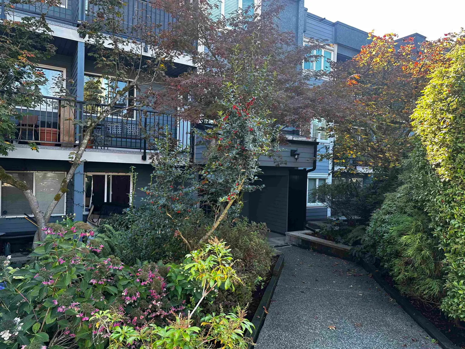 205 1122 KING ALBERT AVENUE, Coquitlam BC V3J 1X7
