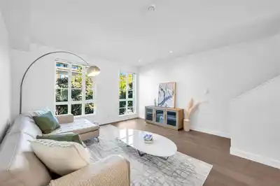 102 548 FOSTER AVENUE, Coquitlam BC V3J 0E2