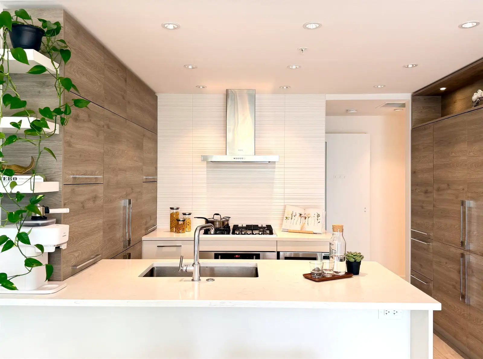 911 7388 KINGSWAY, Burnaby BC V3N 0G9