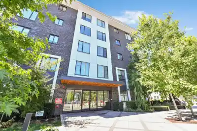 306 15848 FRASER HIGHWAY, Surrey BC V4N 6X6