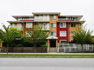 402 1990 WESTMINSTER AVENUE, Port Coquitlam BC V3B 1E8