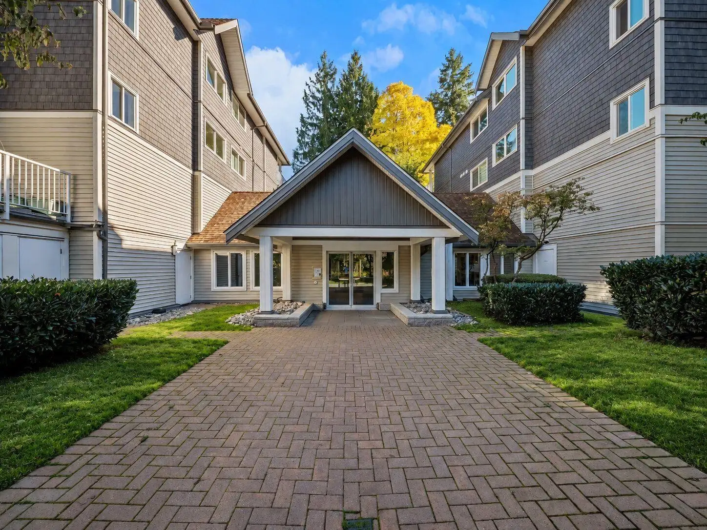 220 9688 148 STREET, Surrey BC V3R 0W2