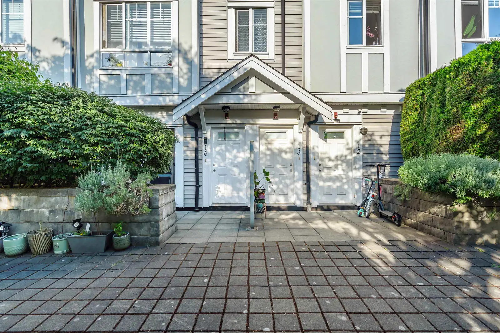 14 13239 OLD YALE ROAD, Surrey BC V3T 3C5