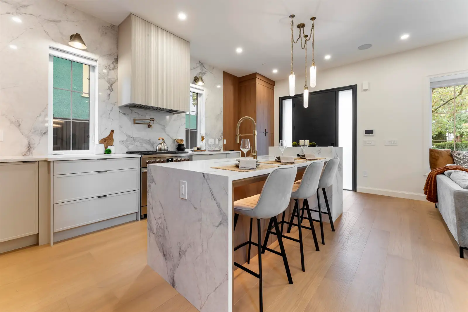1 2256 E PENDER STREET, Vancouver BC V5L 1X4