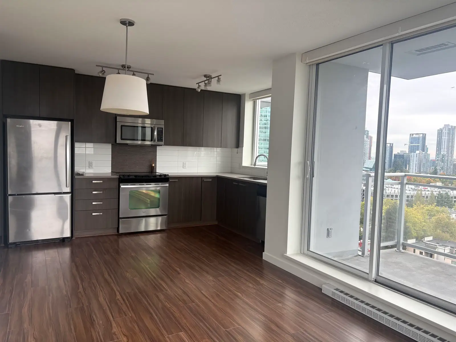 1712 13325 102A, Surrey BC V3T 0J5