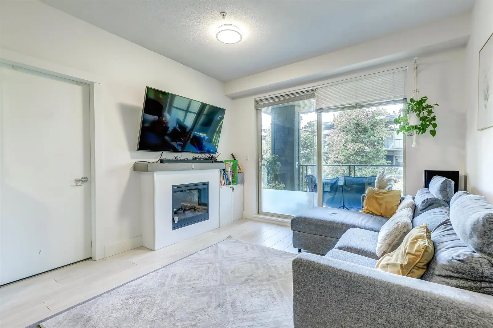 304 7478 BYRNEPARK WALK, Burnaby BC V3N 0B5