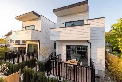1 328 W 14TH STREET, North Vancouver BC V7M 1P6