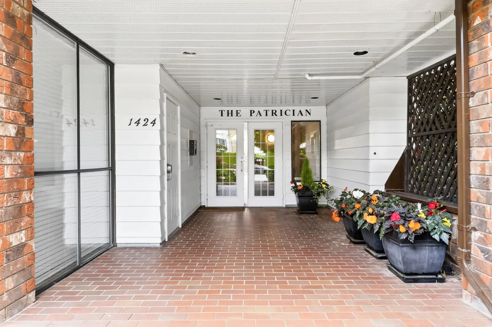 102 1424 MARTIN STREET, White Rock BC V4B 3W7