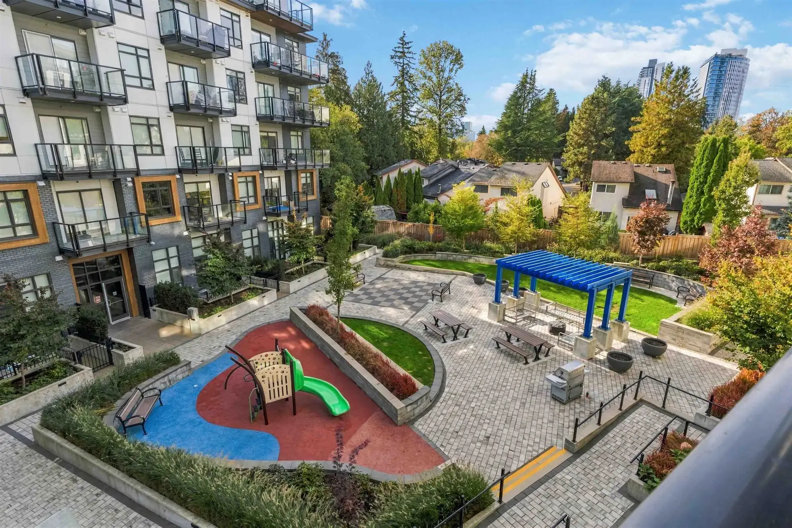 321 13968 LAUREL DRIVE, Surrey BC V3T 0S9