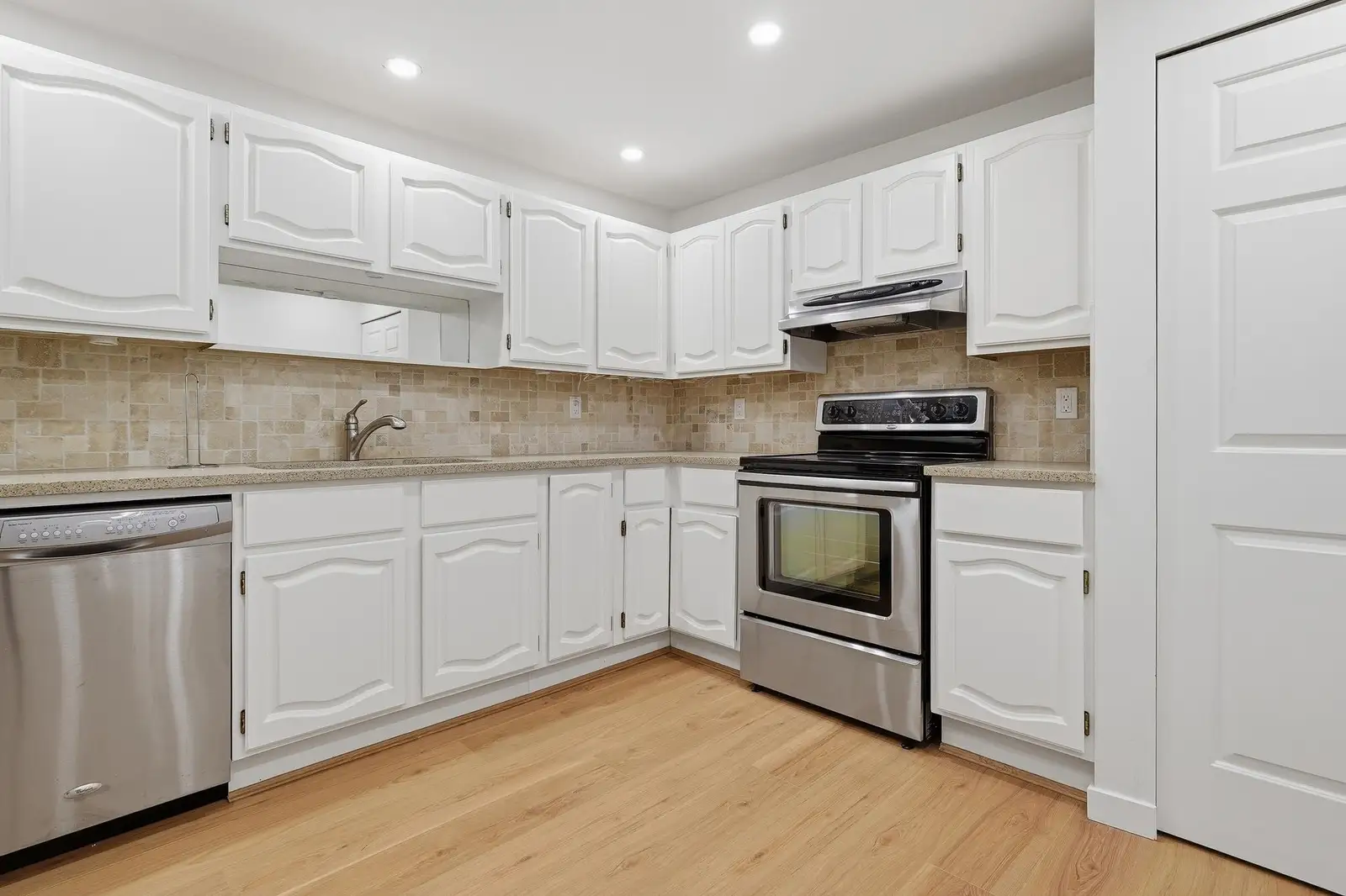 201 1150 54A STREET, Delta BC V4M 4B5