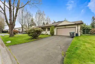 15156 93 AVENUE, Surrey BC V3R 7C7