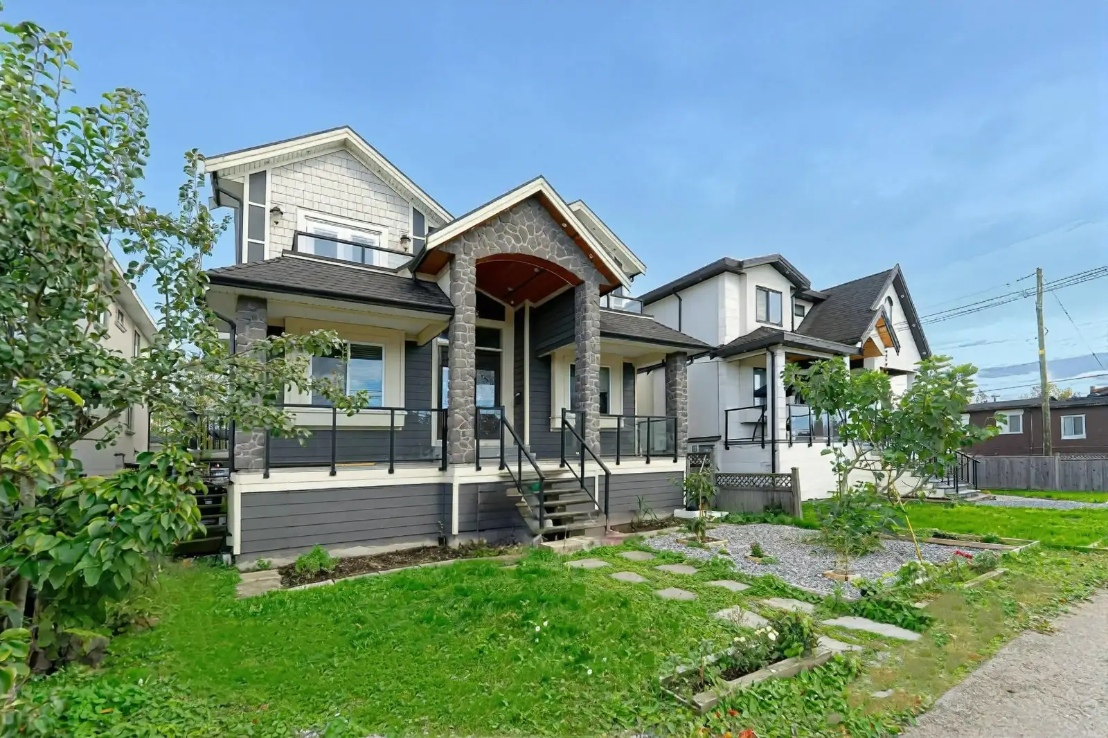 520 EWEN AVENUE, New Westminster BC V3M 5B1