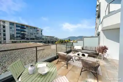 703 2201 PINE STREET, Vancouver BC V6J 5E7