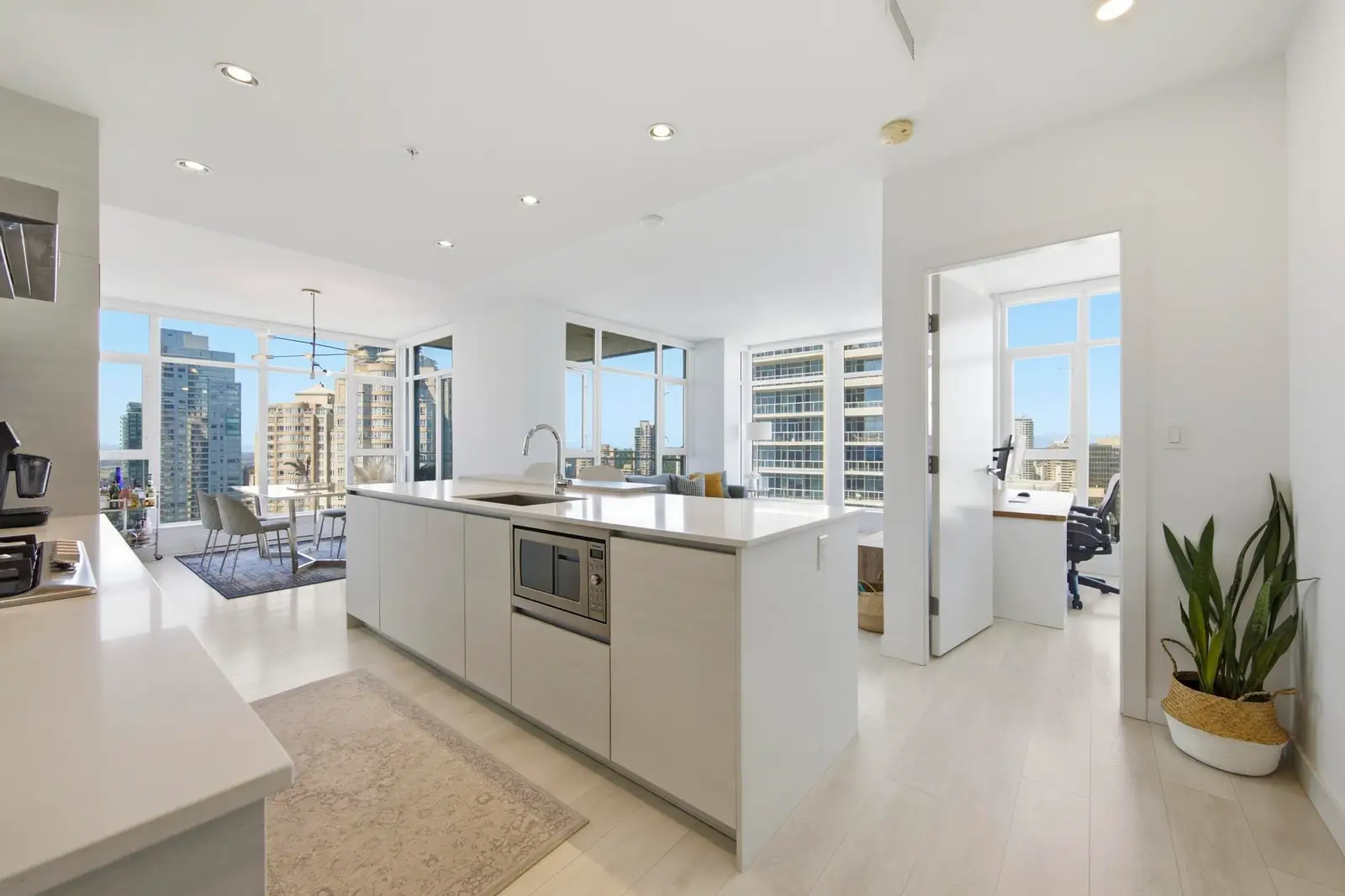 2506 4670 ASSEMBLY WAY, Burnaby BC V5H 0H3
