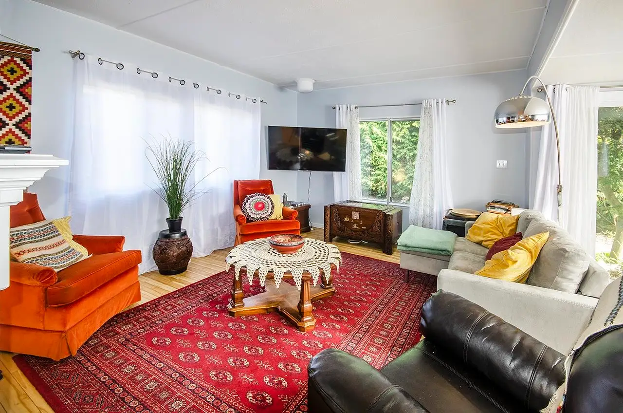 227 TOMAHAWK AVENUE, West Vancouver BC V7P 1C4