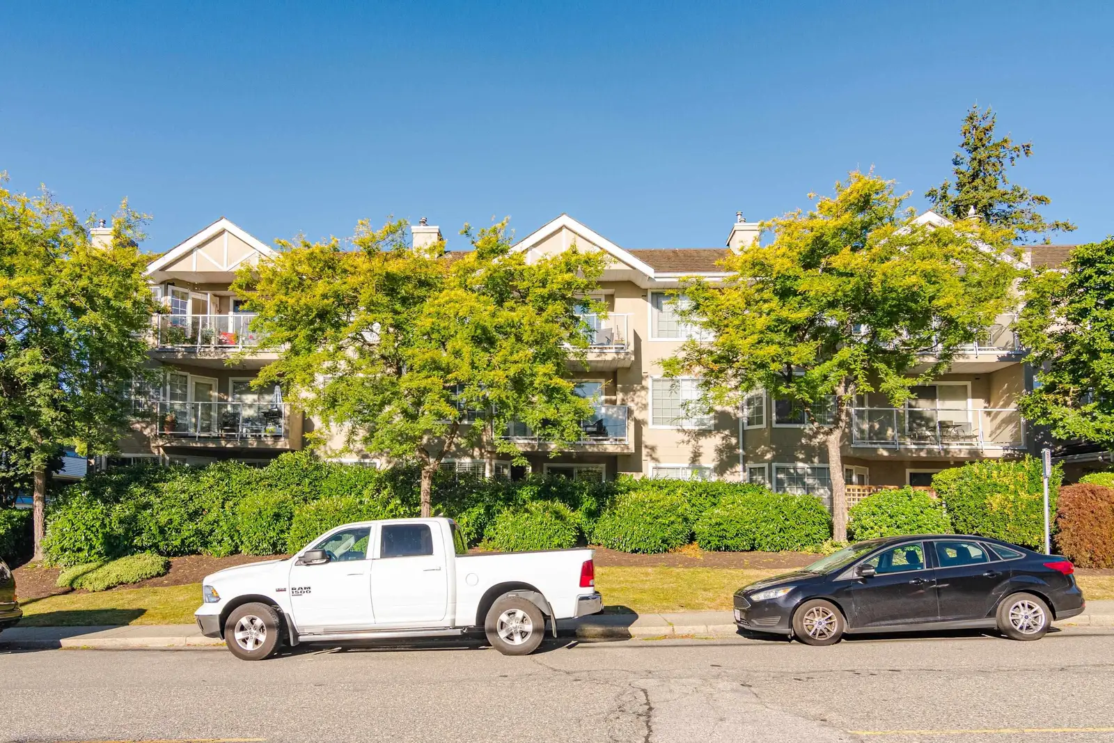 204 1369 GEORGE STREET, White Rock BC V4B 4A1