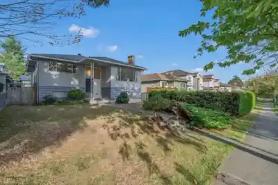 3631 WELLINGTON AVENUE, Vancouver BC V5R 4Z4