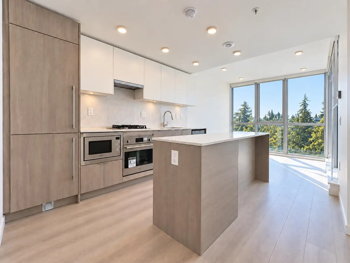 606 10333 133 STREET, Surrey BC V3T 0V1