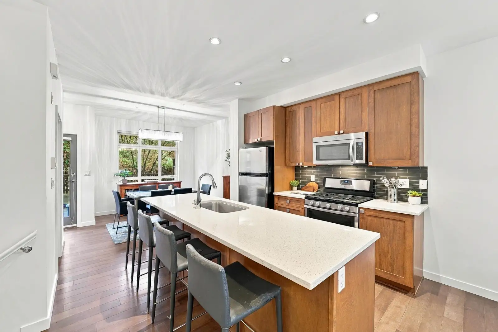 3332 MT SEYMOUR PARKWAY, North Vancouver BC V7H 1G3