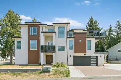 20754 48 AVENUE, Langley BC V3A 3L8