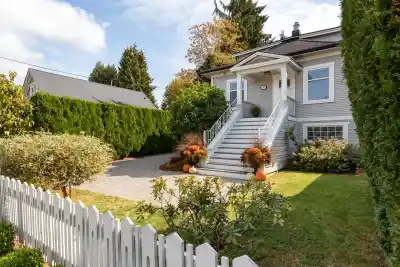 234 EIGHTH AVENUE, New Westminster BC V3L 1Y2