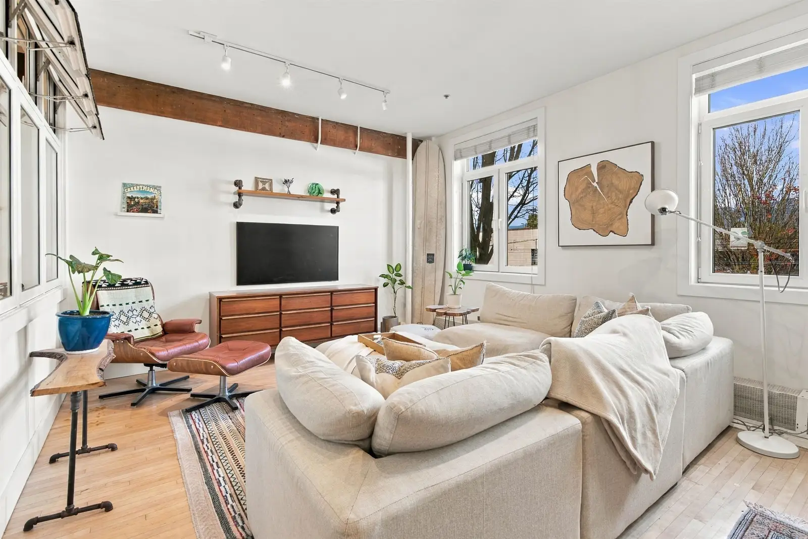 202 2556 E HASTINGS STREET, Vancouver BC V5K 1Z3