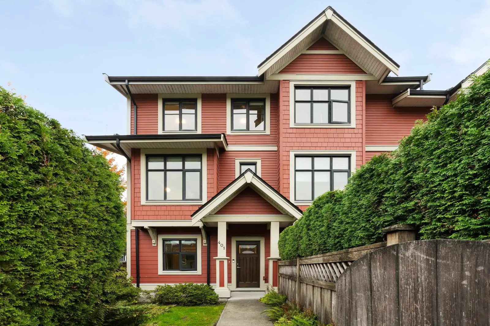 401 8485 NEW HAVEN CLOSE, Burnaby BC V5J 0B7