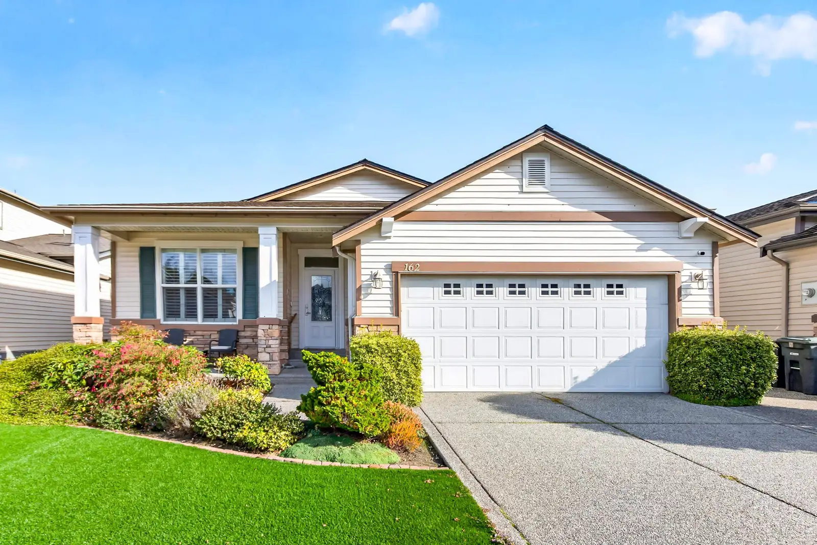 162 19639 MEADOW GARDENS WAY, Pitt Meadows BC V3Y 2T5