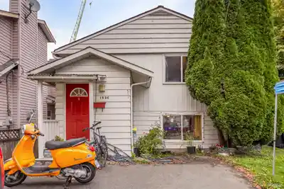1536 BOND STREET, North Vancouver BC V7J 1E7