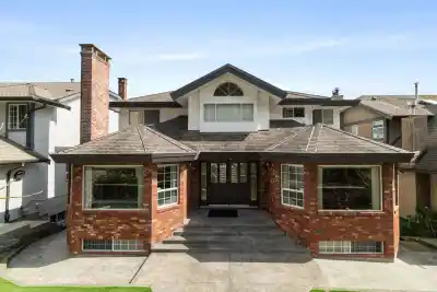 547 TEMPE CRESCENT, North Vancouver BC V7N 1E7