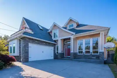 16067 14 AVENUE, Surrey BC V4A 1G9
