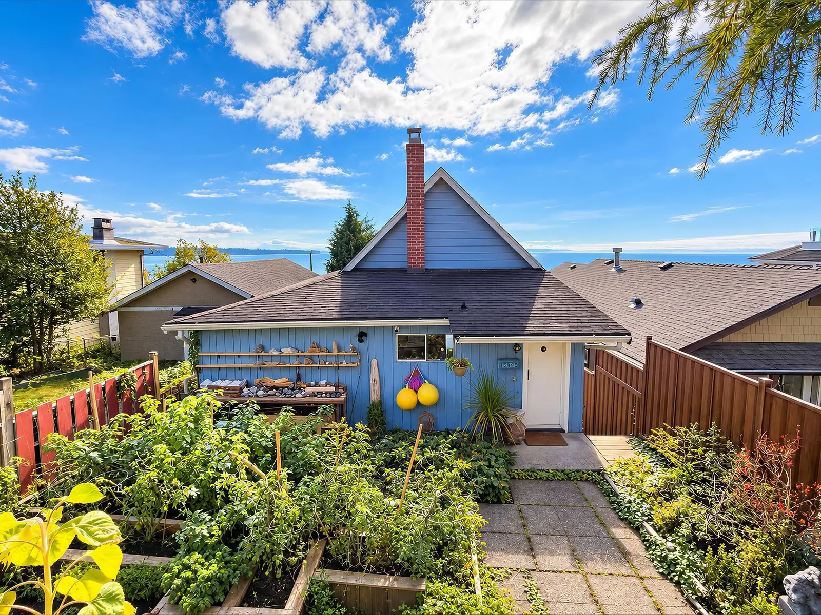 15249 VICTORIA AVENUE, White Rock BC V4B 1G7