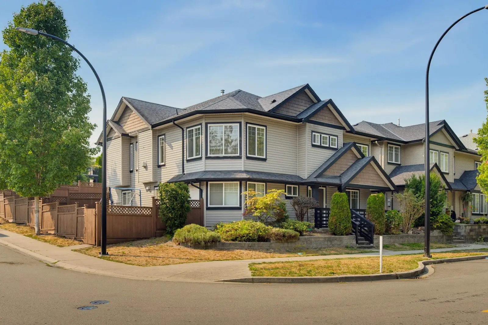 11335 CREEKSIDE STREET, Maple Ridge BC V2W 0C7