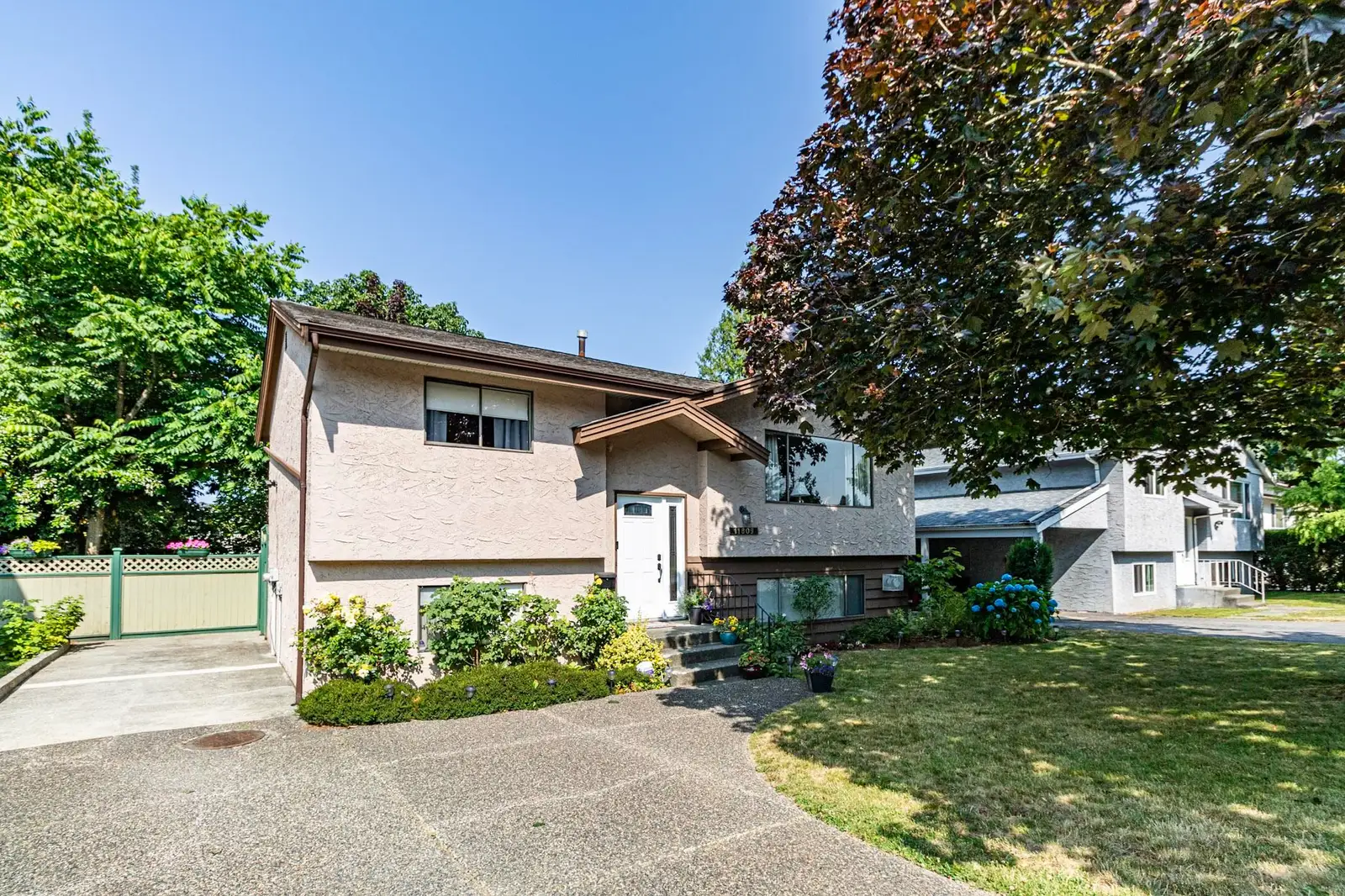 11809 230 STREET, Maple Ridge BC V2X 6R3