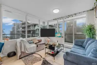 702 8725 UNIVERSITY CRESCENT, Burnaby BC V5A 4Y8