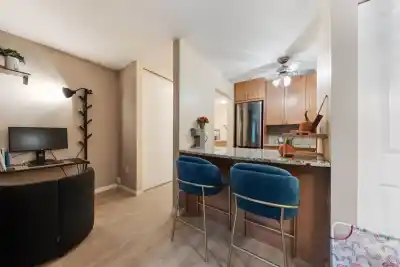 210 1545 E 2ND AVENUE, Vancouver BC V5N 1C8